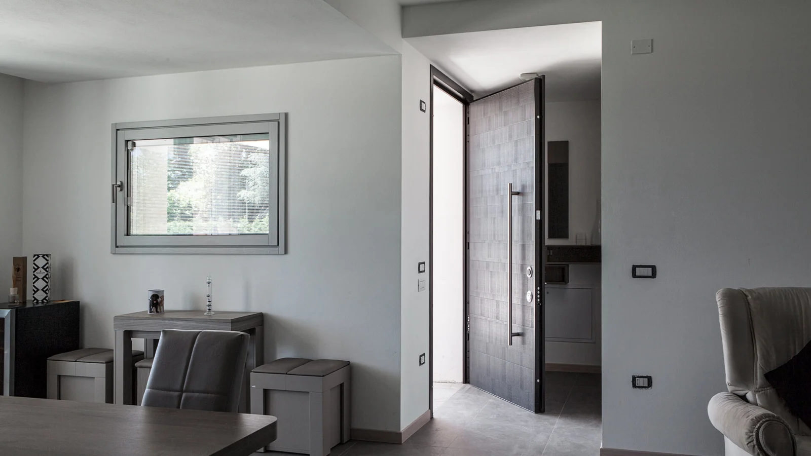 Oikos Evolution entrance with decorative panel detailing.