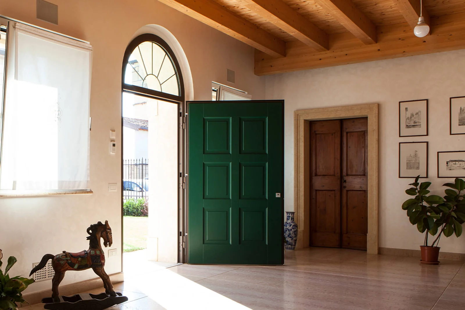 Oikos Evolution hinged entrance shown in official photography.